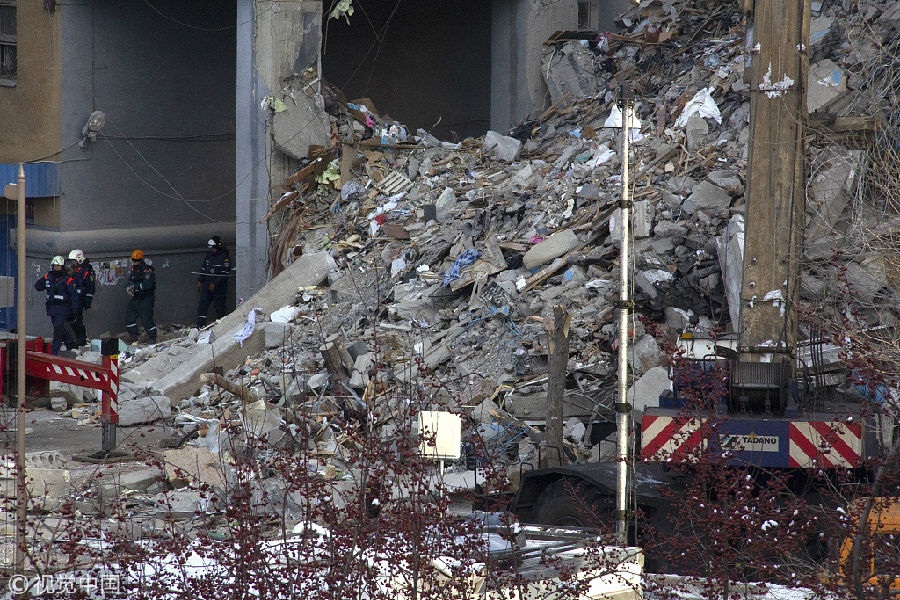 俄罗斯因天然气爆炸部分倒塌的公寓大楼