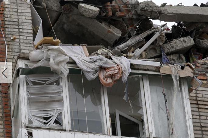 俄罗斯燃气爆炸导致居民楼垮塌